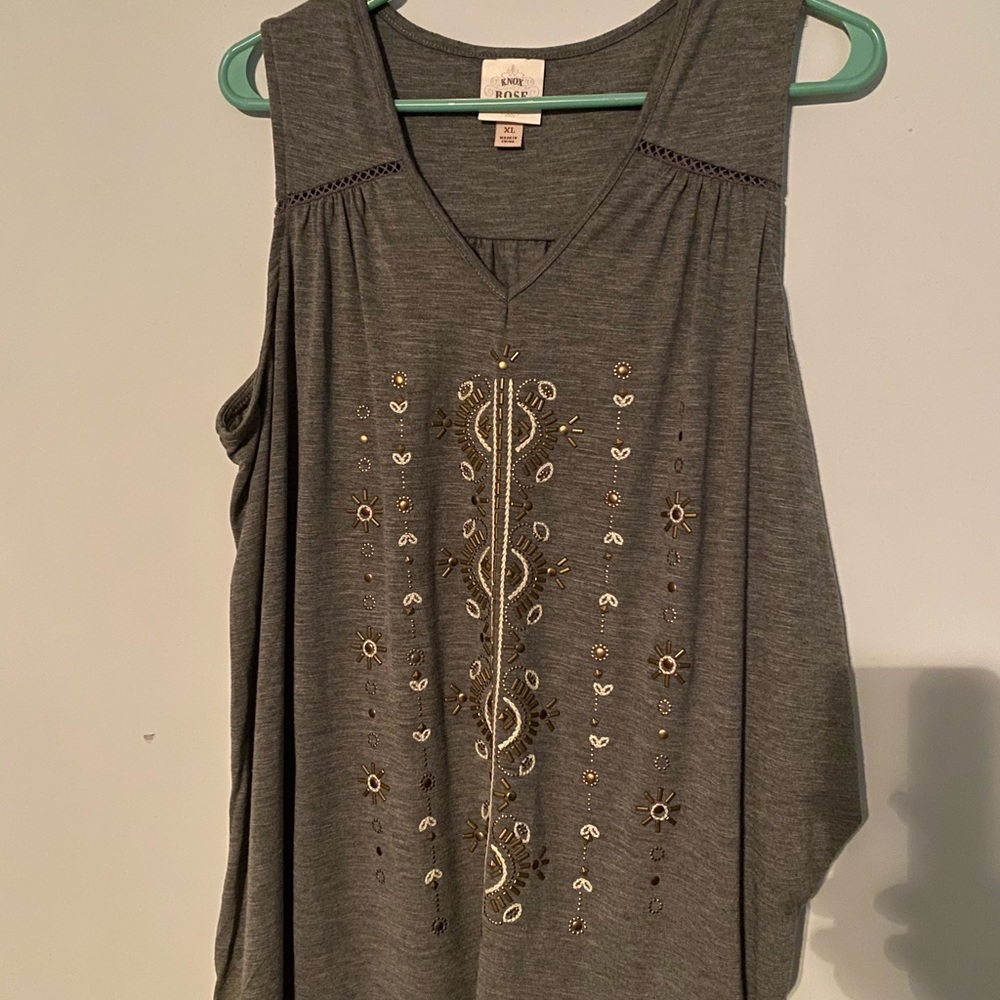 Grey Knox and Rose Tee